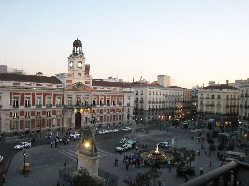 Мадридская площадь Пуэрта-дель-Соль