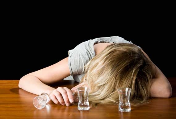 Почему алкоголь приводит к деградации личности?