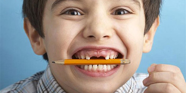 Почему дети так любят грызть карандаши?